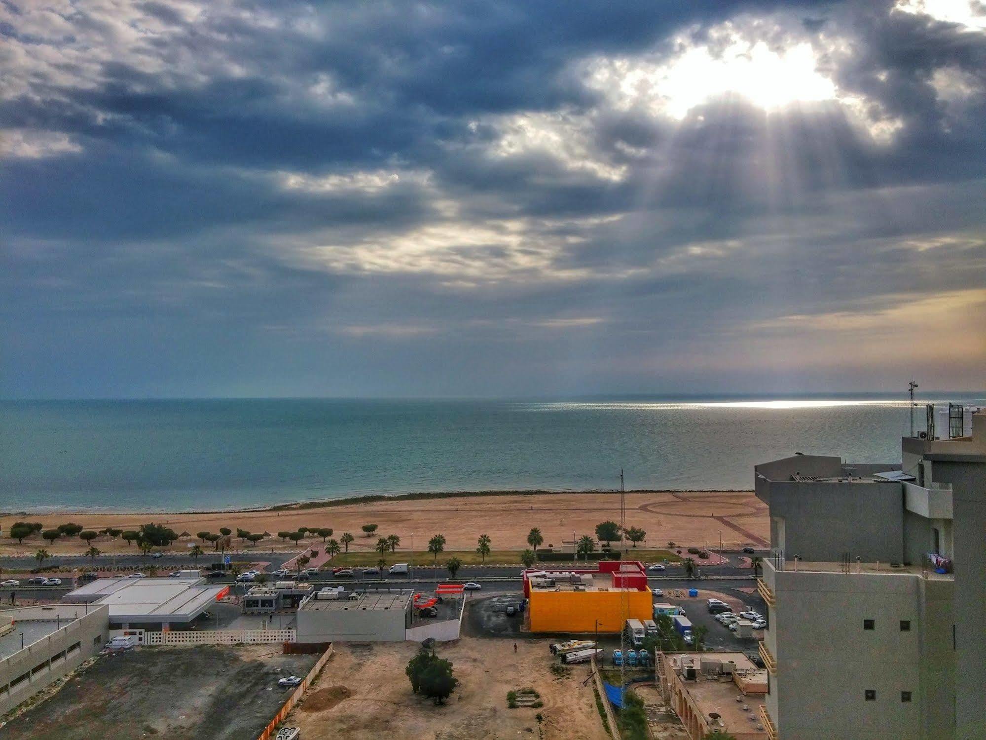 فندق أجنحة برافو رويال الكويت المظهر الخارجي الصورة
